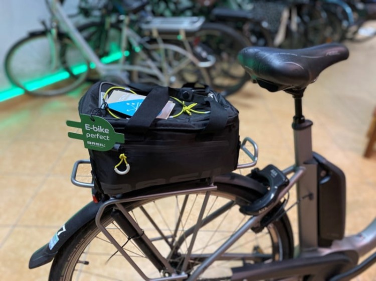 listonoszka-basil-miles-wodoodporna-sklepebike.pl.jpg