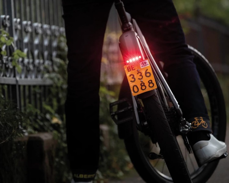 lampka-tylna-supernova-m99-sklepebike.pl.jpg
