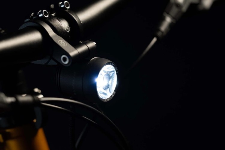 supernova-e3-pure-3-reflektor-na-dynamo-sklepebike.pl.jpg