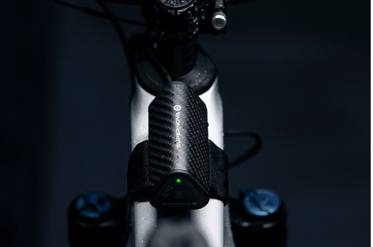 supernova-b54-max-lampka-na-baterie-sklepebike.pl.jpg