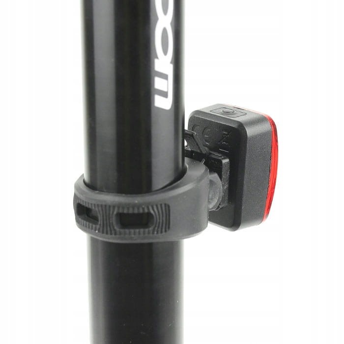 pol_pl_Lampa-rowerowa-tyl-JET-285R-Supernova-1R-65-lumenow-USB-52256_3.jpg