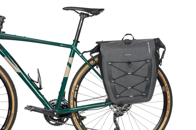 Sakwa-rowerowa-BASIL-Navigator-Storm-8715019182600.webp
