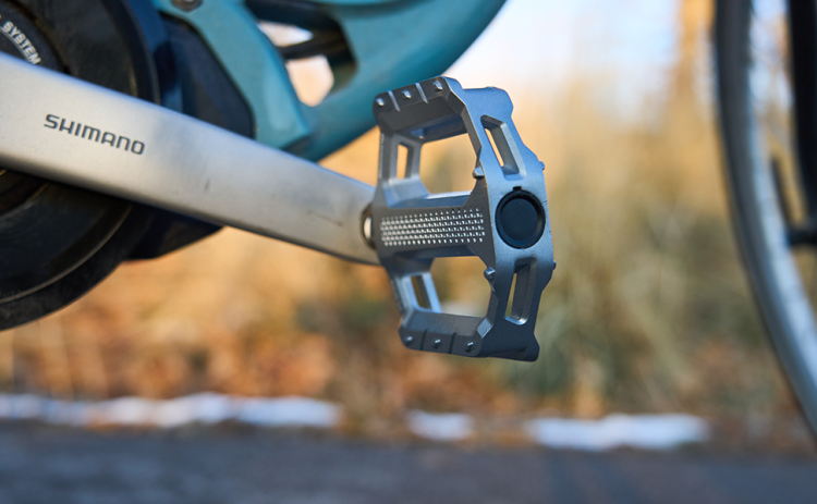 shimano-pd-ef202-pedaly-platformowe-czarne.png