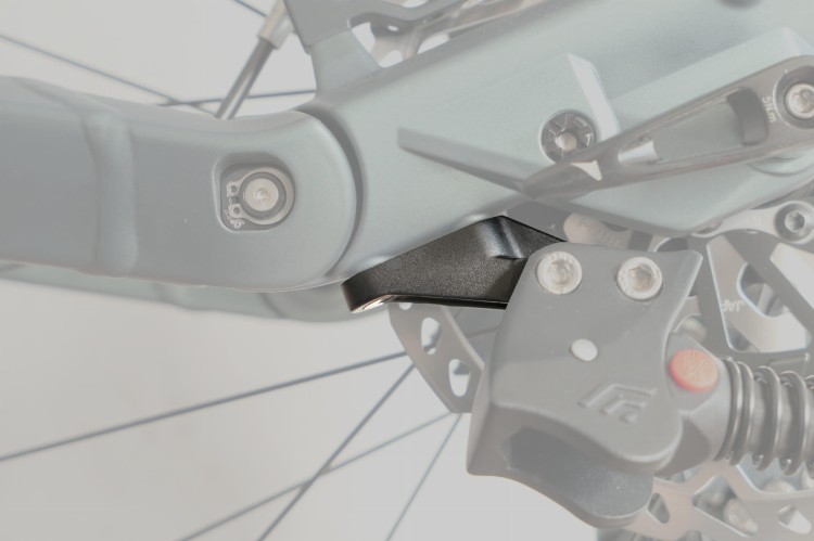 haibike-xduro-flyon-hinterbau-seiten-staender-halteplatte-ksa18-am-flyon-montiert.jpg